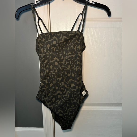 Vuori Swim Vuori Dune One Piece Oregano Green Spots Spotted Open